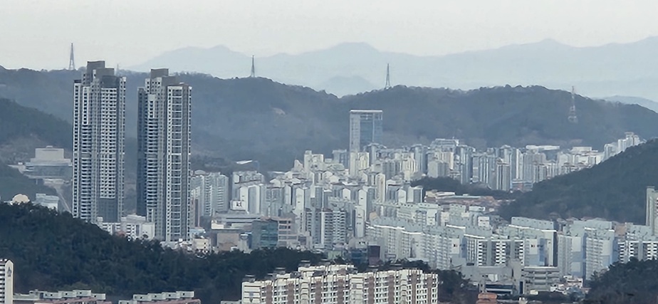 운진각에서 본 실물 클로접 사진.jpg