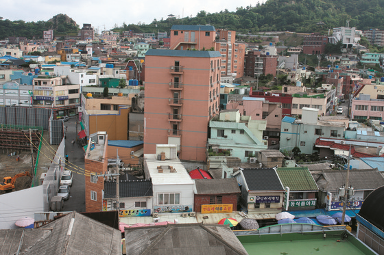 주-상-관_복합건물_행정타운_부설주차장_전경_(2011년).png