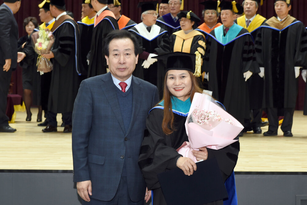 2016학년도전기학위수여식및이재정진우전자대표이사명예박사학위수여식09(2017,2,22,목포대).jpg