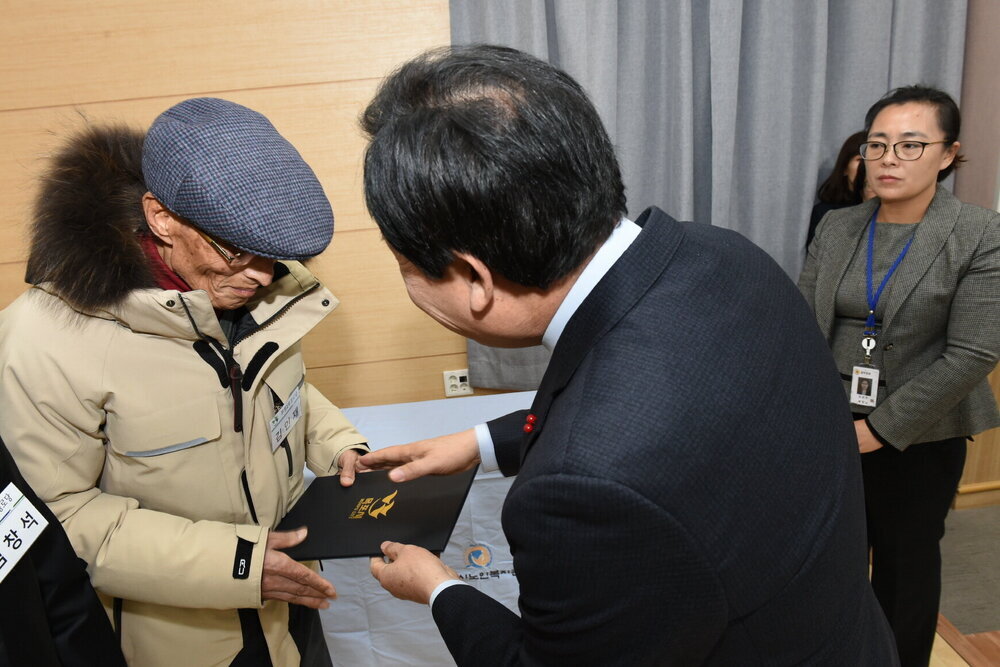 000