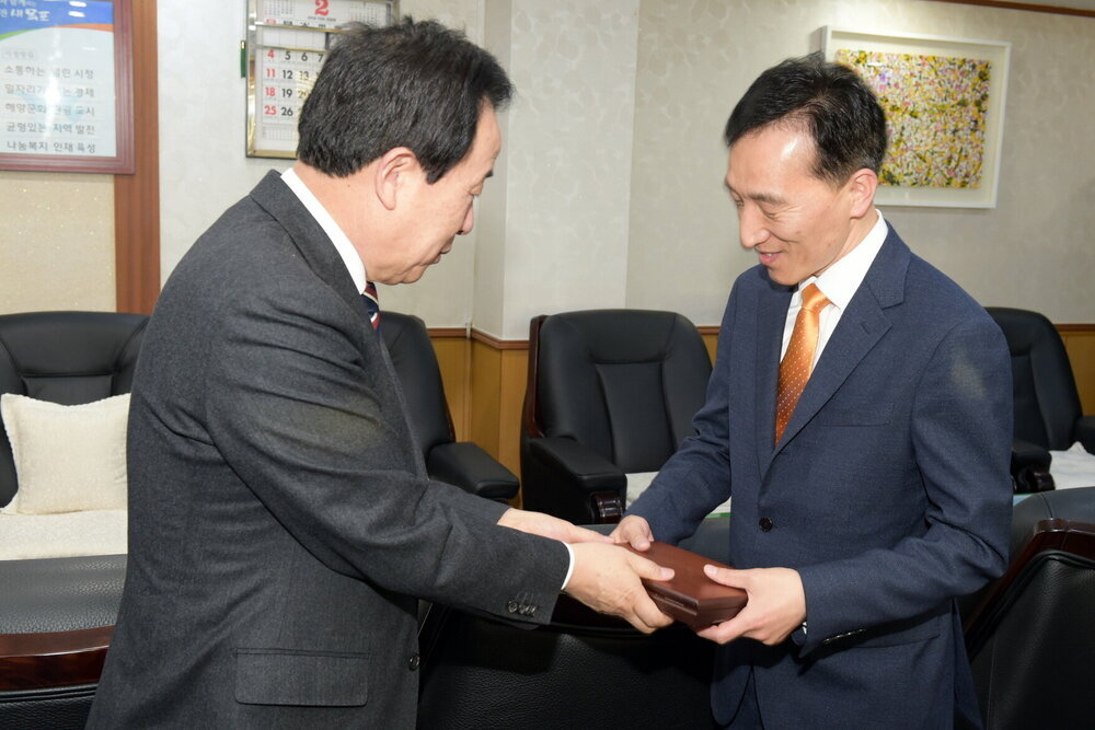 박홍률 목포시장 표창패 전달.