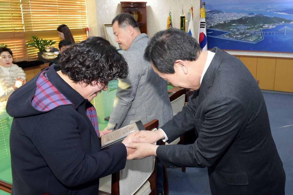 박홍률 목포시장 표창패 전달.