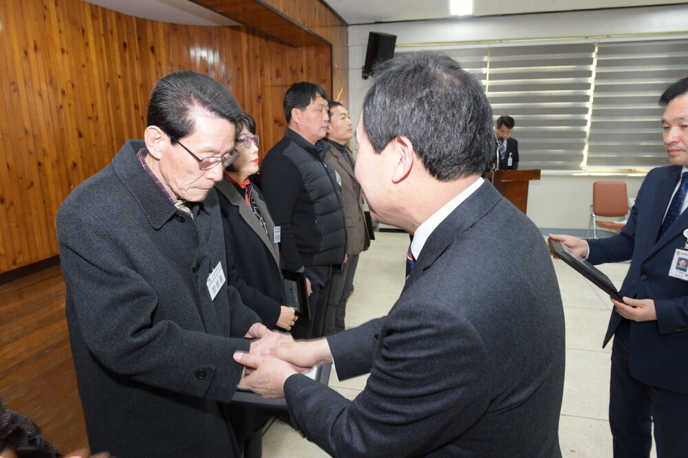 박홍률 목포시장 시정유공 시민 및 공무원 시상.