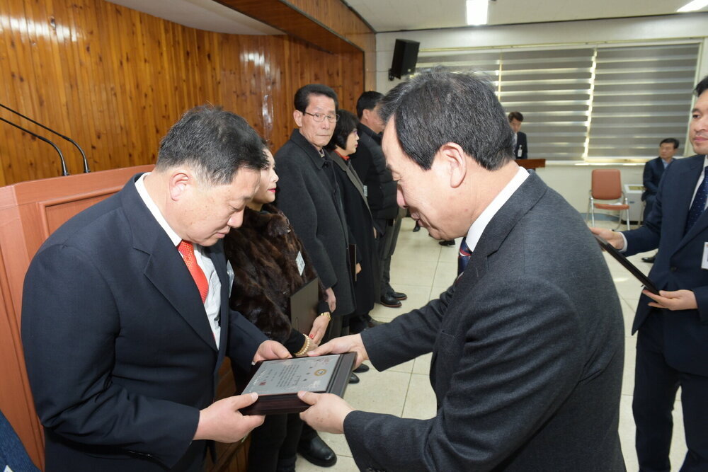 박홍률 목포시장 시정유공 시민 및 공무원 시상.
