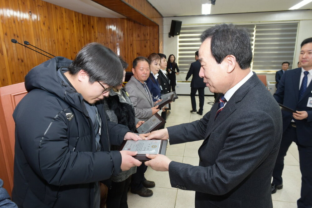 박홍률 목포시장 표창패 전달.