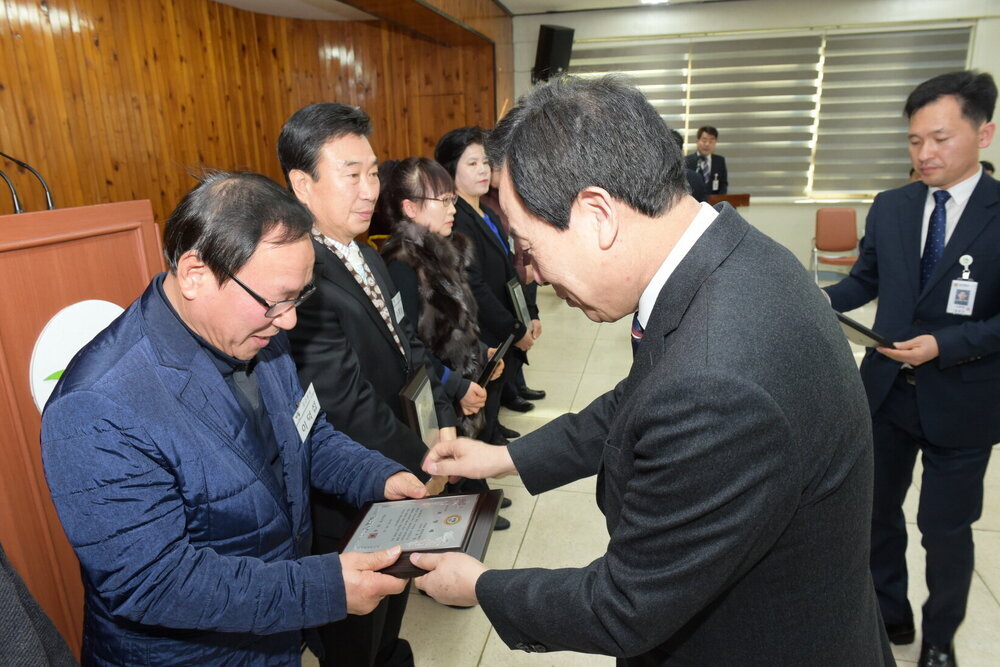 박홍률 목포시장 표창패 전달.