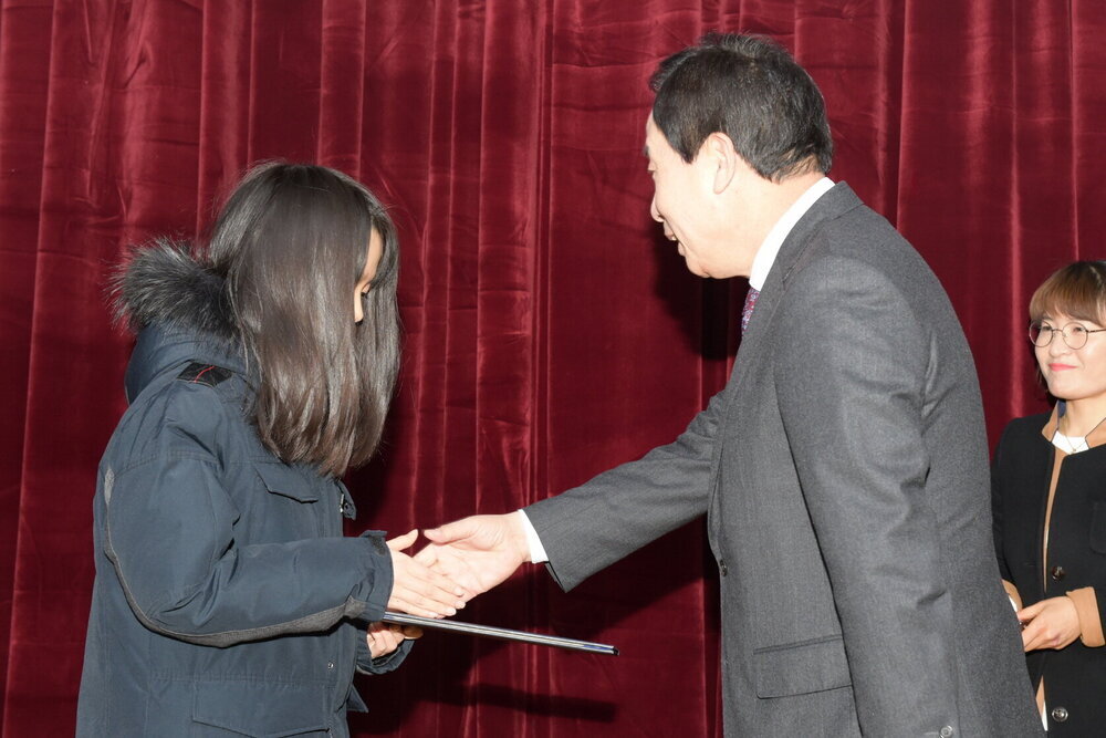 박홍률 목포시장 수료생 시상.