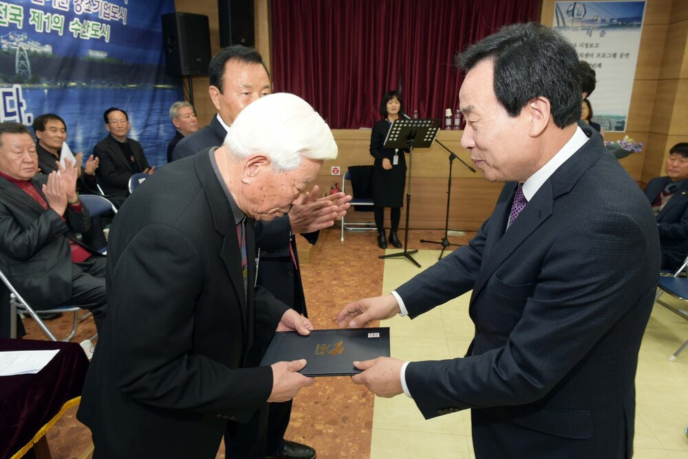 박홍률 목포시장 노인복지 유공자 시상.