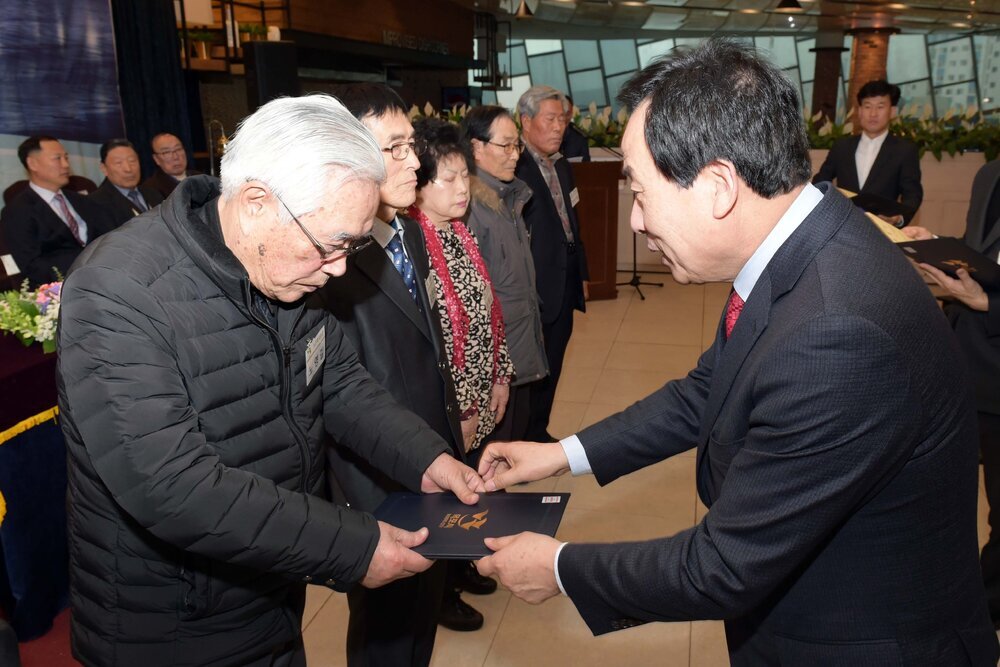 박홍률 목포시장 노인복지 유공자 시상.