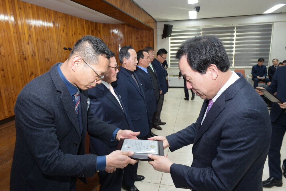 박홍률 목포시장 시정유공자 시상.