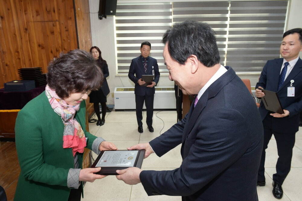 박홍률 목포시장 시정유공자 시상.
