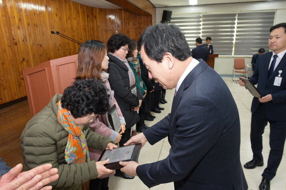 박홍률 목포시장 시정유공자 시상.