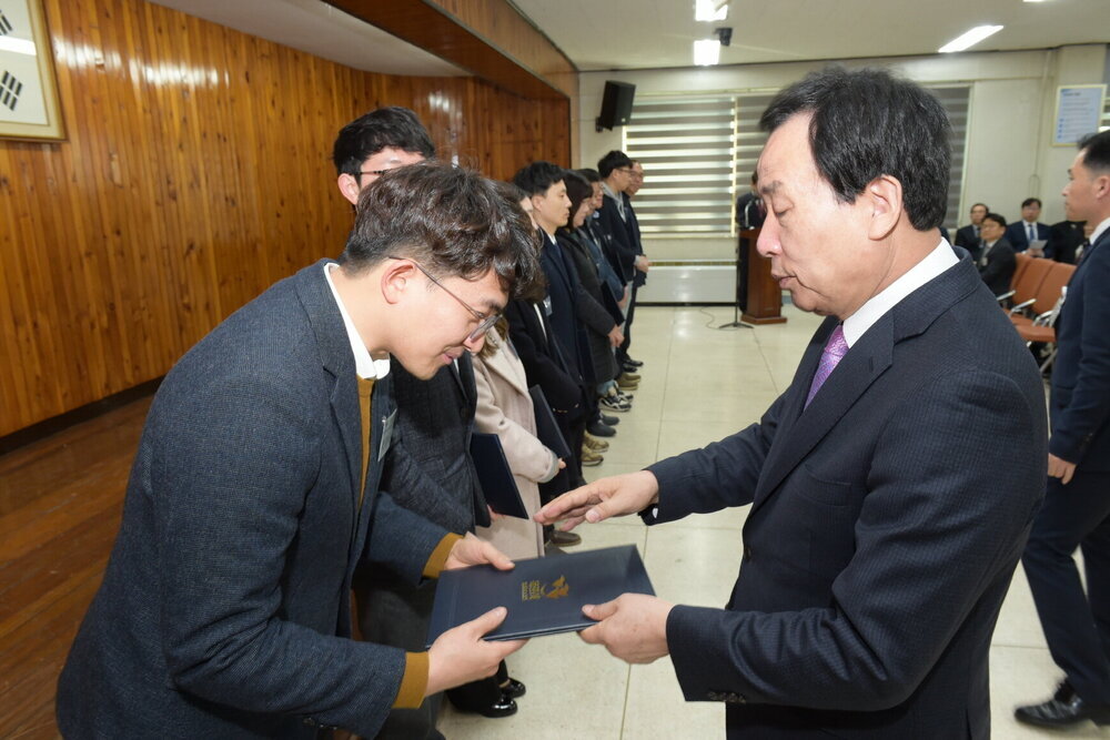 박홍률 목포시장 시정유공자 시상.