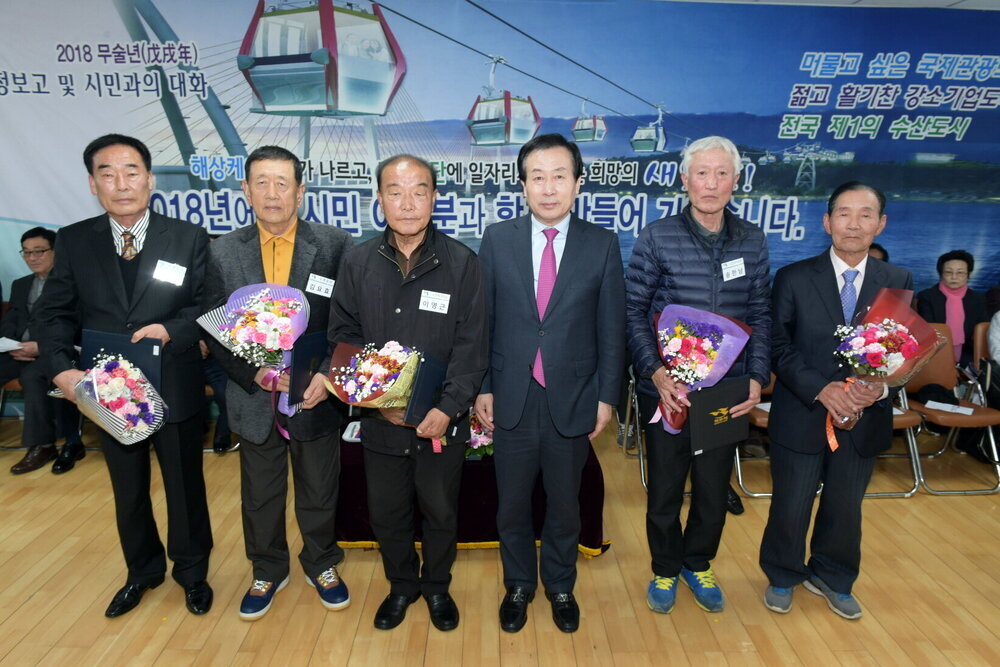 박홍률 목포시장 수상자와 기념촬영.