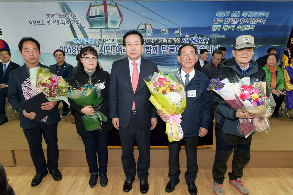 박홍률 목포시장 수상자와 기념촬영.