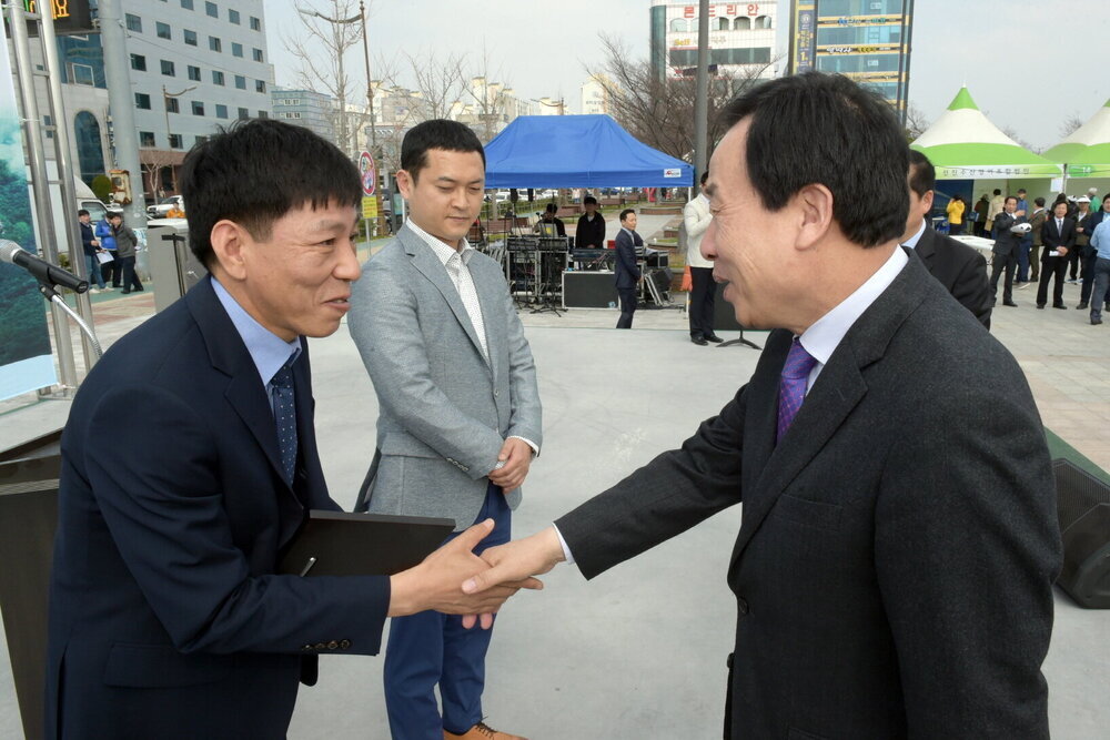 박홍률 목포시장 대양산단 입주 우수업체 시상.