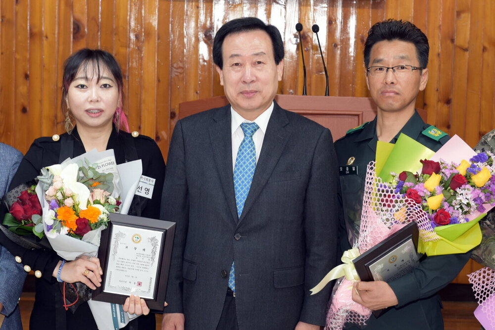 박홍률 목포시장 시정유공 시민 및 공무원 시상.