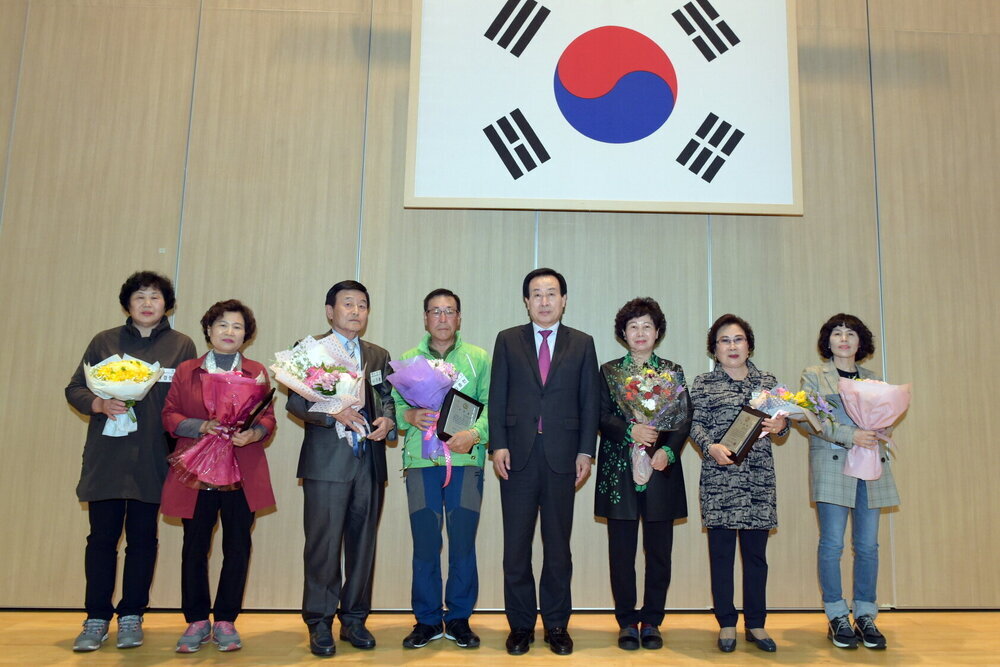 박홍률 목포시장 수상자와 기념촬영.