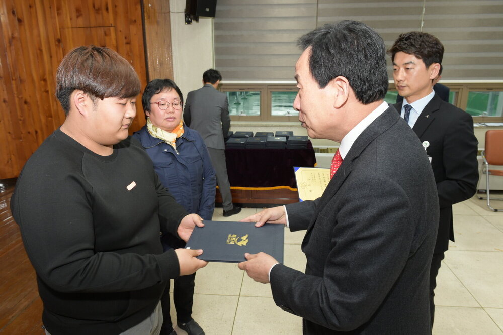 박홍률 목포시장 위촉장 수여.