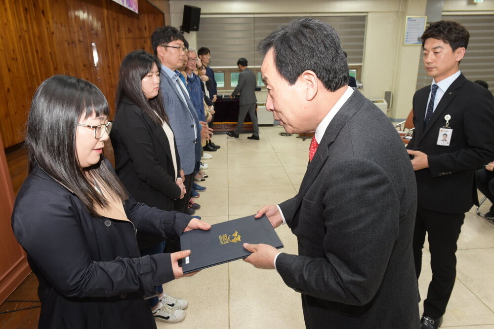 박홍률 목포시장 위촉장 수여.