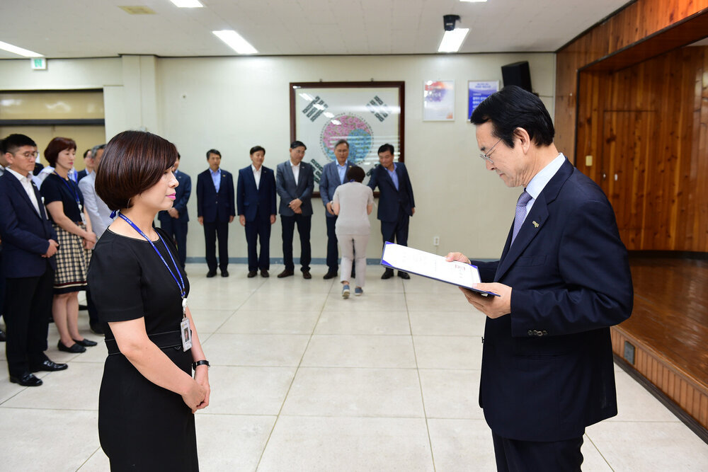  2019년도 하반기 4급이하 정기인사  임용장 교부