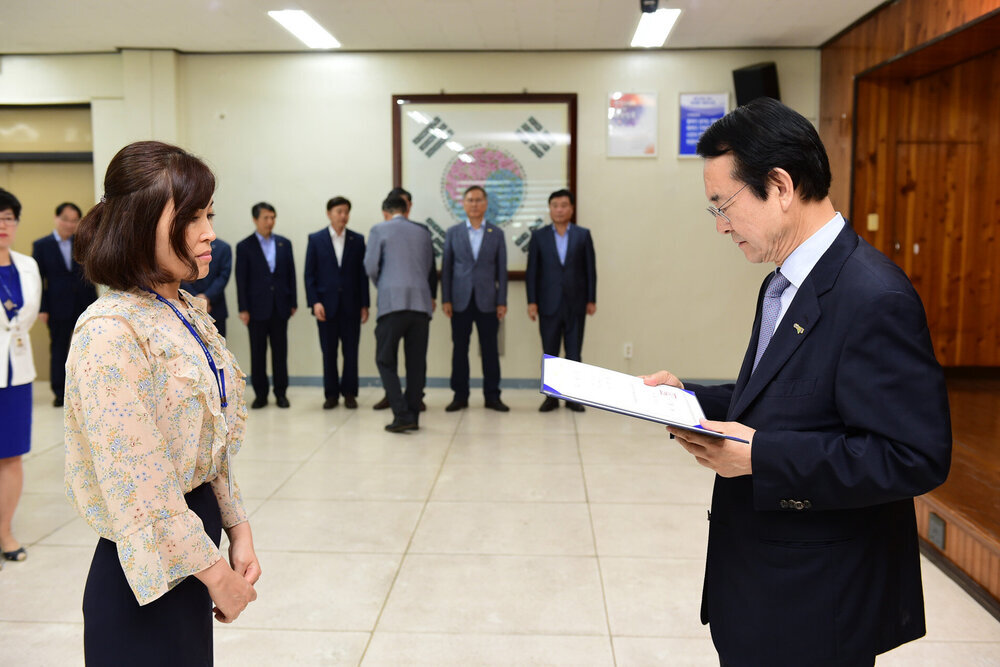  2019년도 하반기 4급이하 정기인사  임용장 교부