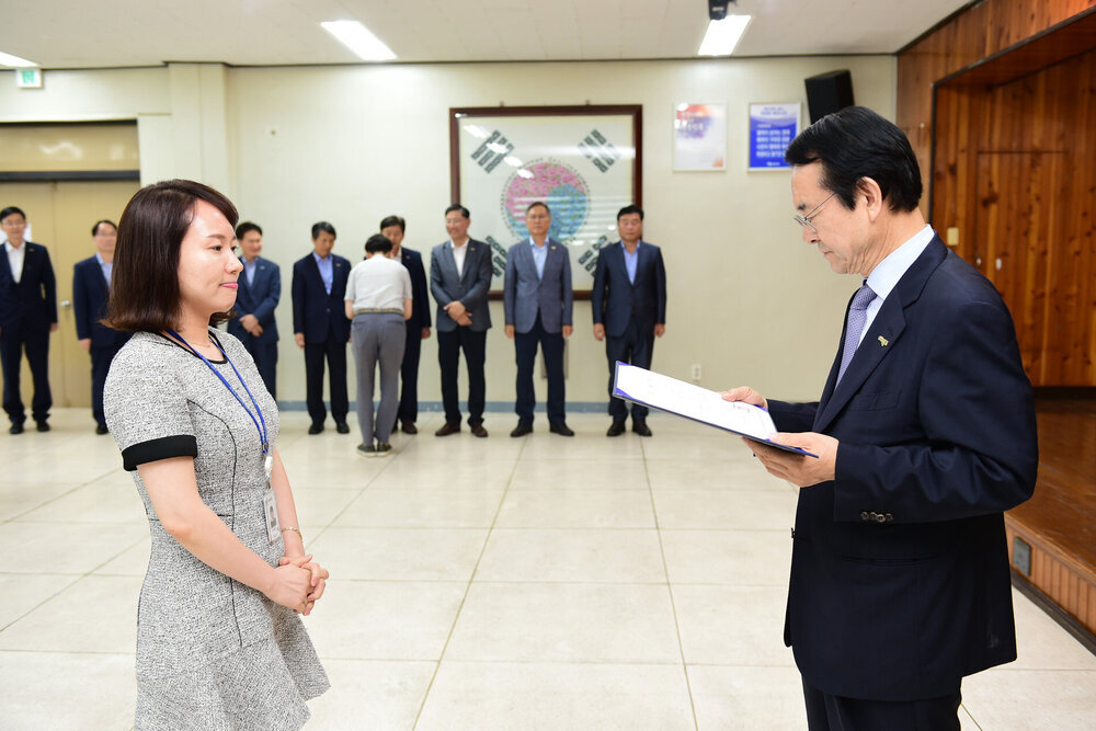  2019년도 하반기 4급이하 정기인사  임용장 교부