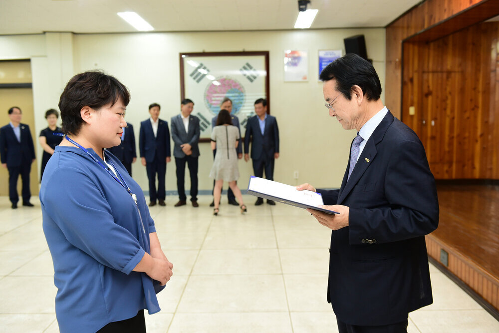  2019년도 하반기 4급이하 정기인사  임용장 교부