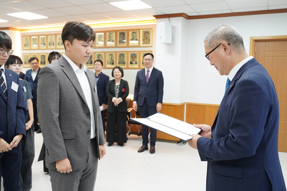 (10.01.상황실) 신규 공무원 임용장 수여식-1