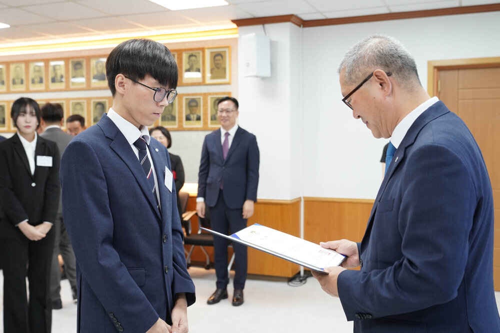 (10.01.상황실) 신규 공무원 임용장 수여식-1