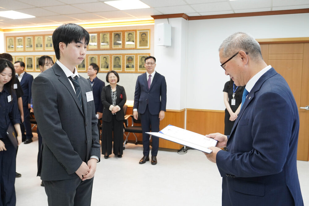 (10.01.상황실) 신규 공무원 임용장 수여식-2